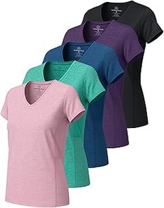 Ideas para combinar camisetas básicas en tu día a día